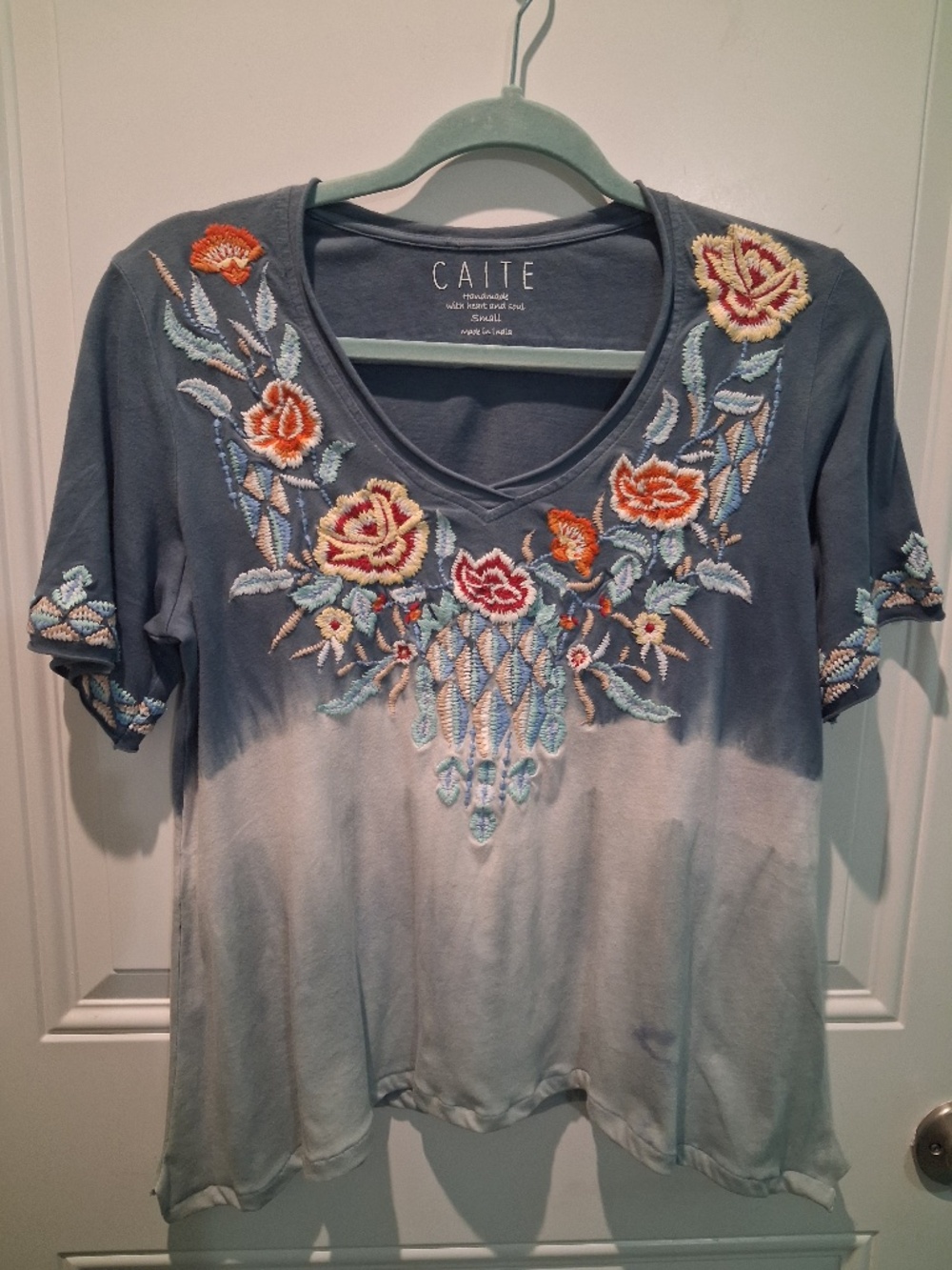 STUNNING FLORAL EMBROIDERED CAITE SHORT-SLEEVED COTTON TOP!